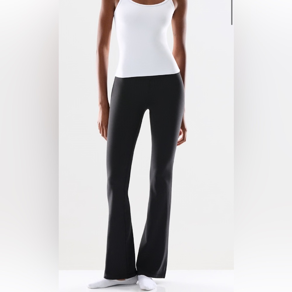 Aritzia Butter Cheeky High-Rise Flare 32” Leggings